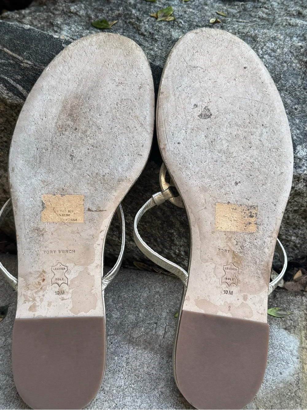 Tory Burch Metallic Gold Logo Thong Sandals Sz 10 - Picture 6 of 8